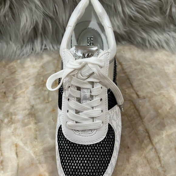 Michael Kors Allíe Women’s Low Top Sneakers White/Black. NEW - Picture 6 of 7